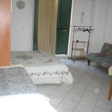 Villamareblu Ventimiglia Cameră foto